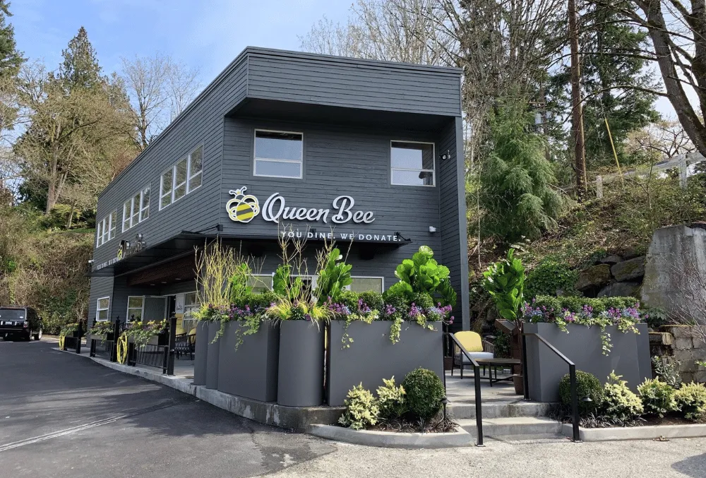 Queen’s Bee Coffee & Creperie Restaurant